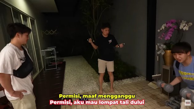 13 Potret rumah kado Jerome Polin buat mendiang ayah sebelum meninggal, mewah di kawasan elit Surabaya