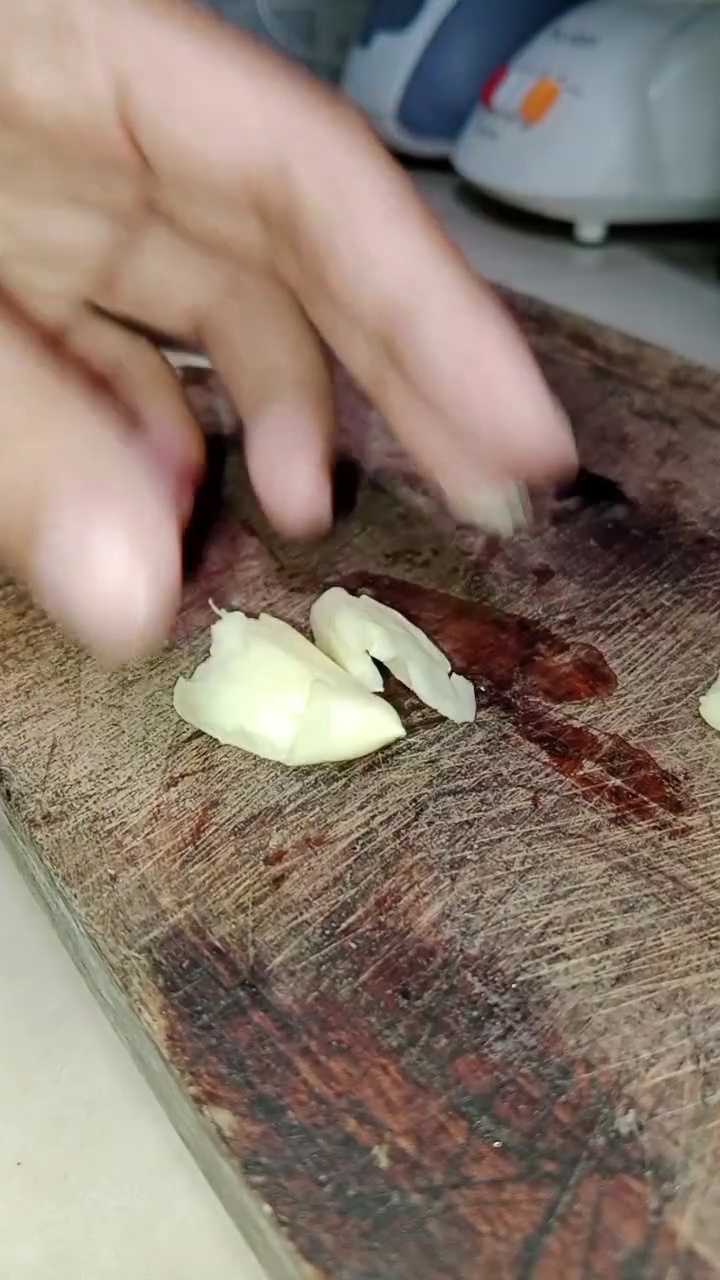 Sepele tapi penting, jangan asal potong bawang putih jika ingin hasil masakan lebih sedap maksimal
