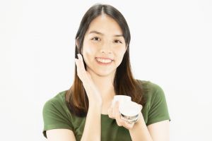 9 Rekomendasi skincare untuk usia 28 tahun untuk semua jenis kulit, harga di bawah Rp 150 ribu