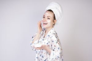 10 Rekomendasi skincare Viva untuk kulit berminyak dan berjerawat, harga di bawah Rp 100 ribu