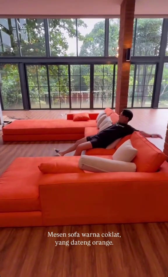 9 Potret rumah Erika Carlina, kamar sementaranya didesain mewah demi si anak