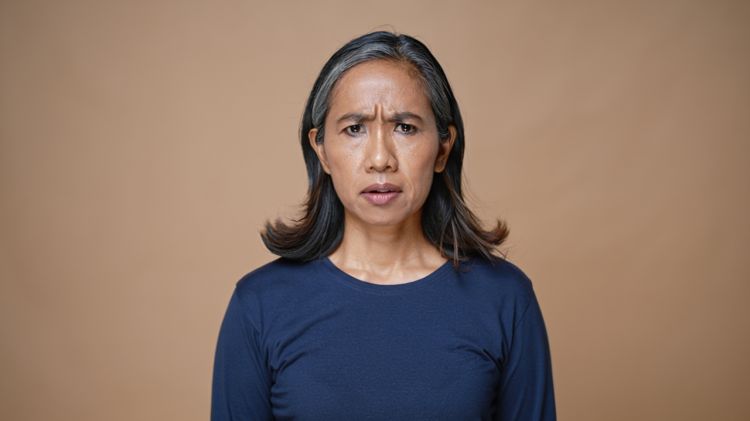 Nggak perlu cat rambut, ini trik 3 bahan dapur yang bikin uban hilang dan rambut tetap sehat