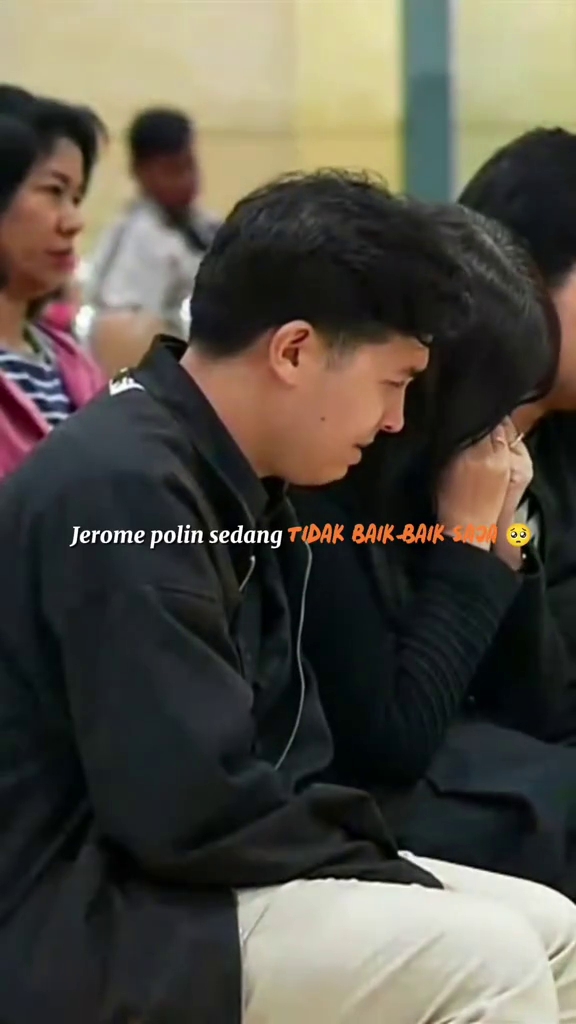 7 Potret momen persemayaman ayah Jerome Polin, mendiang kenakan dasi pemberian putranya