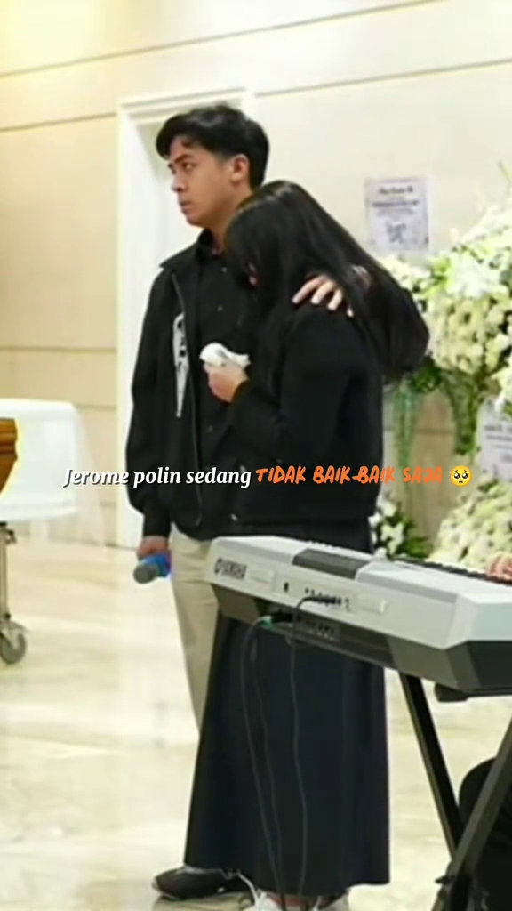 7 Potret momen persemayaman ayah Jerome Polin, mendiang kenakan dasi pemberian putranya