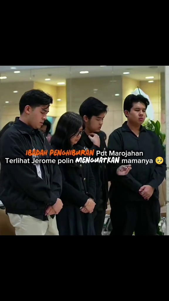 7 Potret momen persemayaman ayah Jerome Polin, mendiang kenakan dasi pemberian putranya