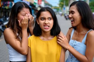 50 Pantun satir soal kehidupan, sindiran cerdas yang lucu tapi pedas