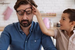 100 Kata-kata penyemangat kerja keras untuk ayah 2025, penuh rasa haru dan bangga