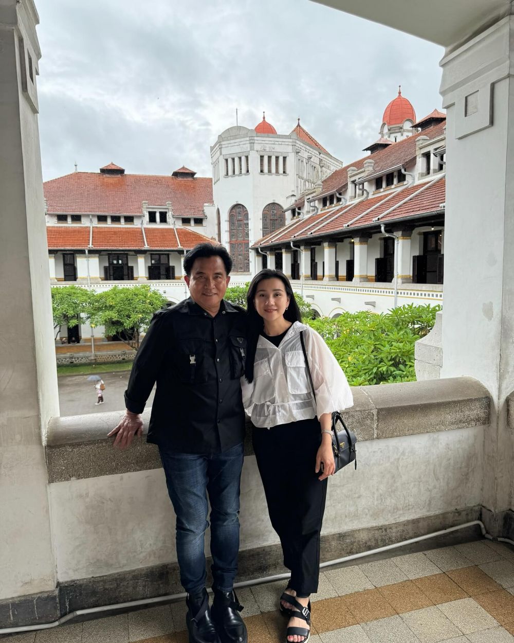 Sering dikira anak dibanding istri, intip 9 potret cantiknya Rika Kato pasangan Yusril Ihza Mahendra