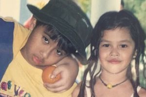 Gadis kecil berambut curly foto bareng Joshua ini gedenya jadi pesinetron top, besarnya mirip Raisa