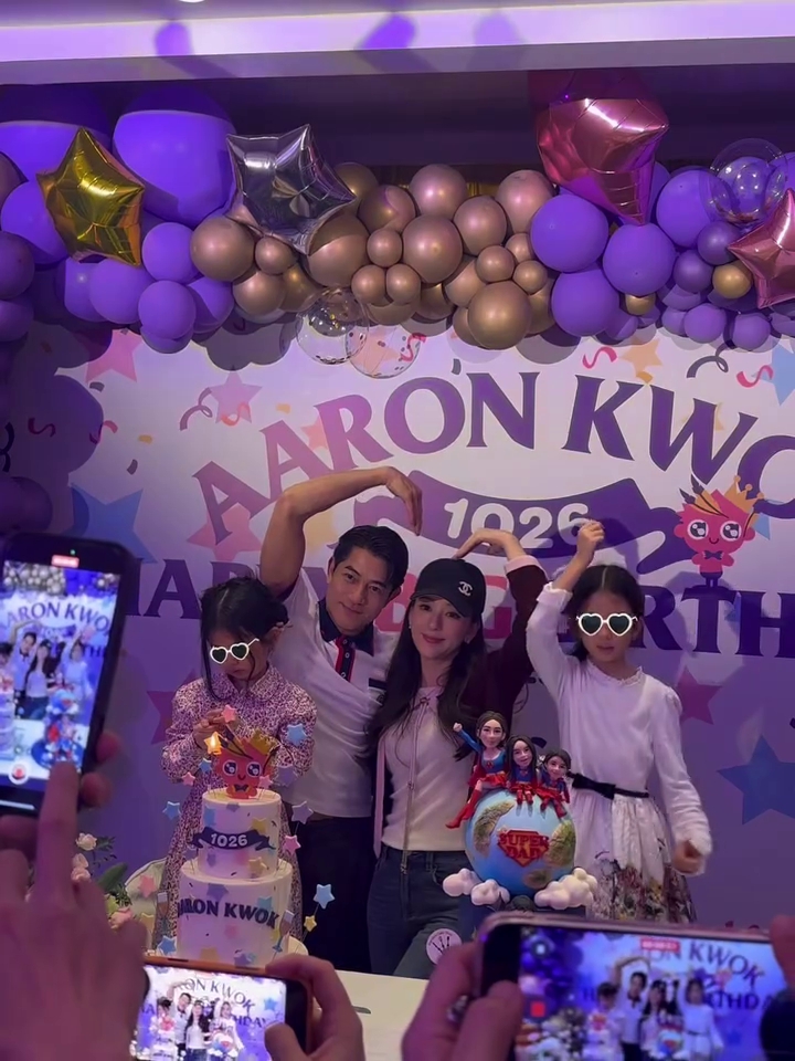 7 Potret istri Aaron Kwok usai melahirkan anak ke-3, tampil singset pakai jeans 5 hari setelah lahiran