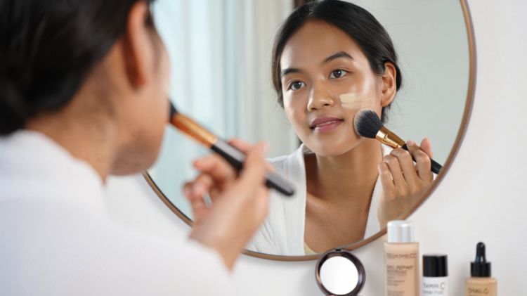 Rekomendasi makeup untuk hasil glass skin ala Korea, glowing tanpa berminyak