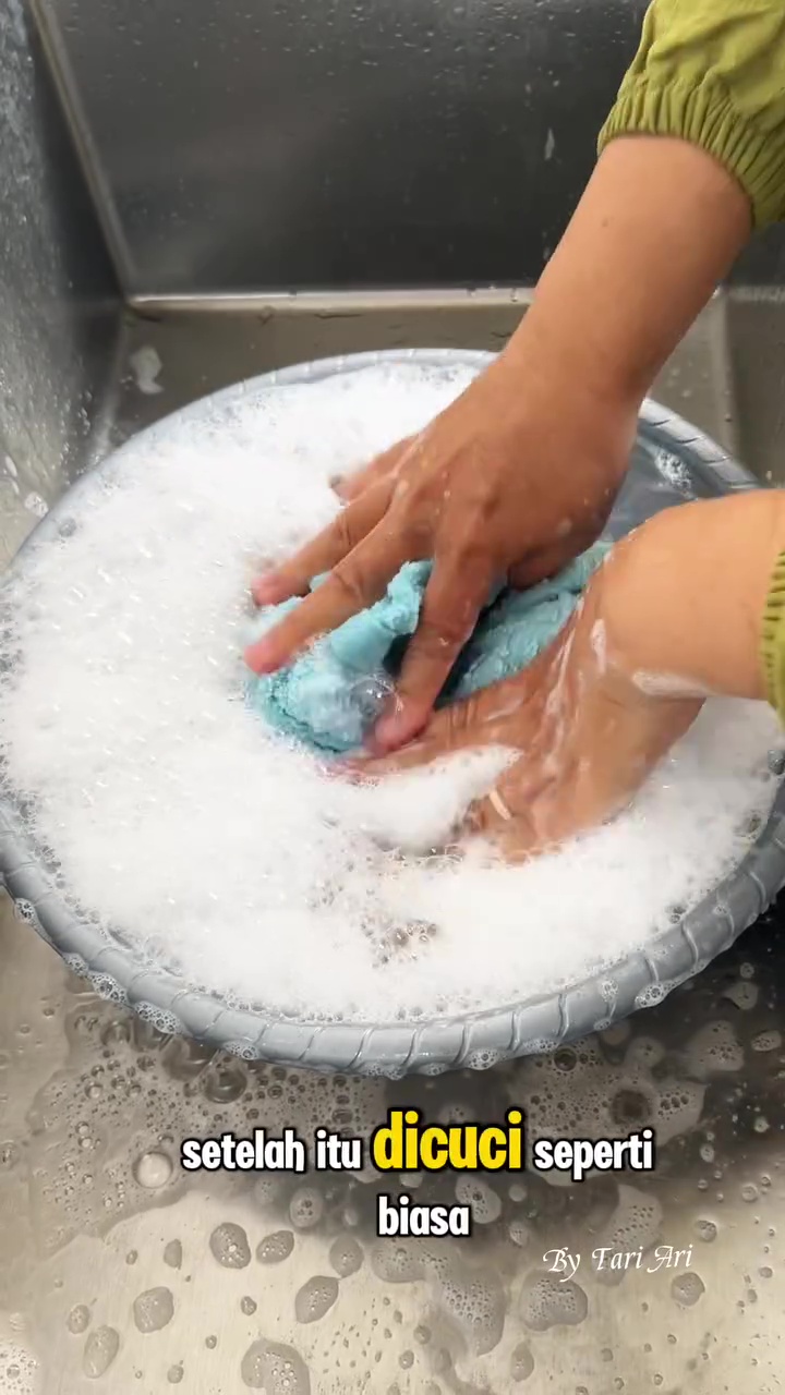 Handuk sudah dicuci tapi masih bau apek? Coba trik ini biar wangi lagi dan lebih kinclong