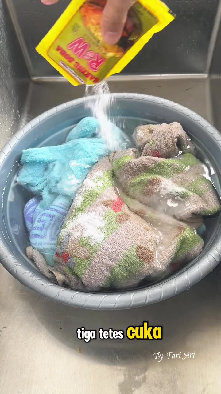 Handuk sudah dicuci tapi masih bau apek? Coba trik ini biar wangi lagi dan lebih kinclong