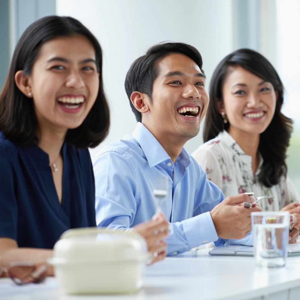 100 Kata-kata bijak lucu ala karyawan kantoran yang bikin ngakak tapi bermakna