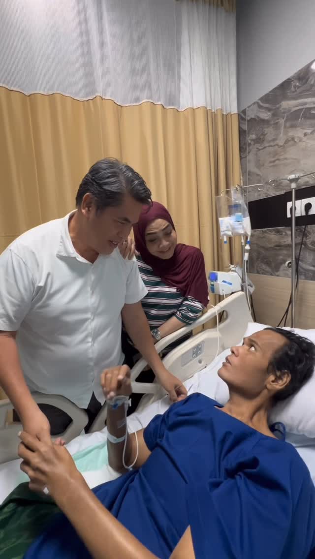 9 Potret Rieta Amilia ajak Sandy Nayoan jenguk Fahmi Bo, keakraban dua seleb era 90-an bikin kaget