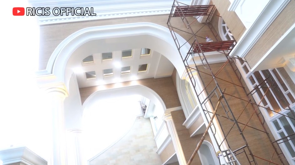 9 Potret rumah baru Ria Ricis ini hampir jadi, siap terima sponsor untuk lengkapi furnitur