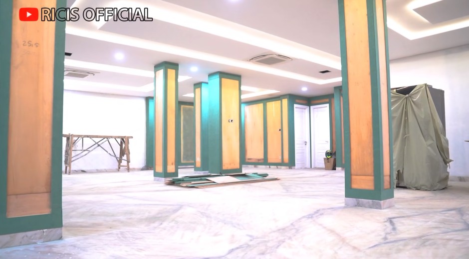 9 Potret rumah baru Ria Ricis ini hampir jadi, siap terima sponsor untuk lengkapi furnitur