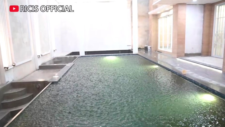 9 Potret rumah baru Ria Ricis ini hampir jadi, siap terima sponsor untuk lengkapi furnitur