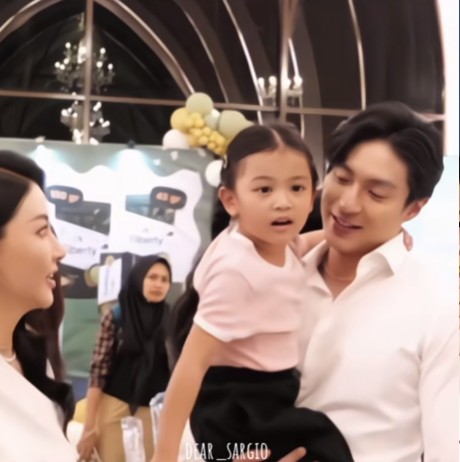 Thania putri Sarwendah ditanya soal papahnya &copy; TikTok