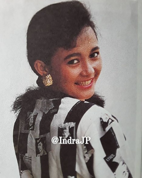 Cewek di samping mendiang Ryan Hidayat dan Nike Ardilla ini ibu eks aktor cilik, 9 potret masa mudanya