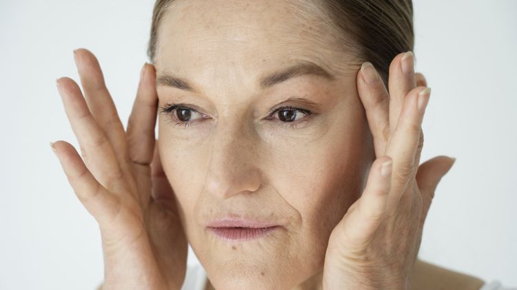 9 Skincare malam hari ampuh mengatasi kerutan, wajah makin awet muda harga di bawah Rp 150 ribu