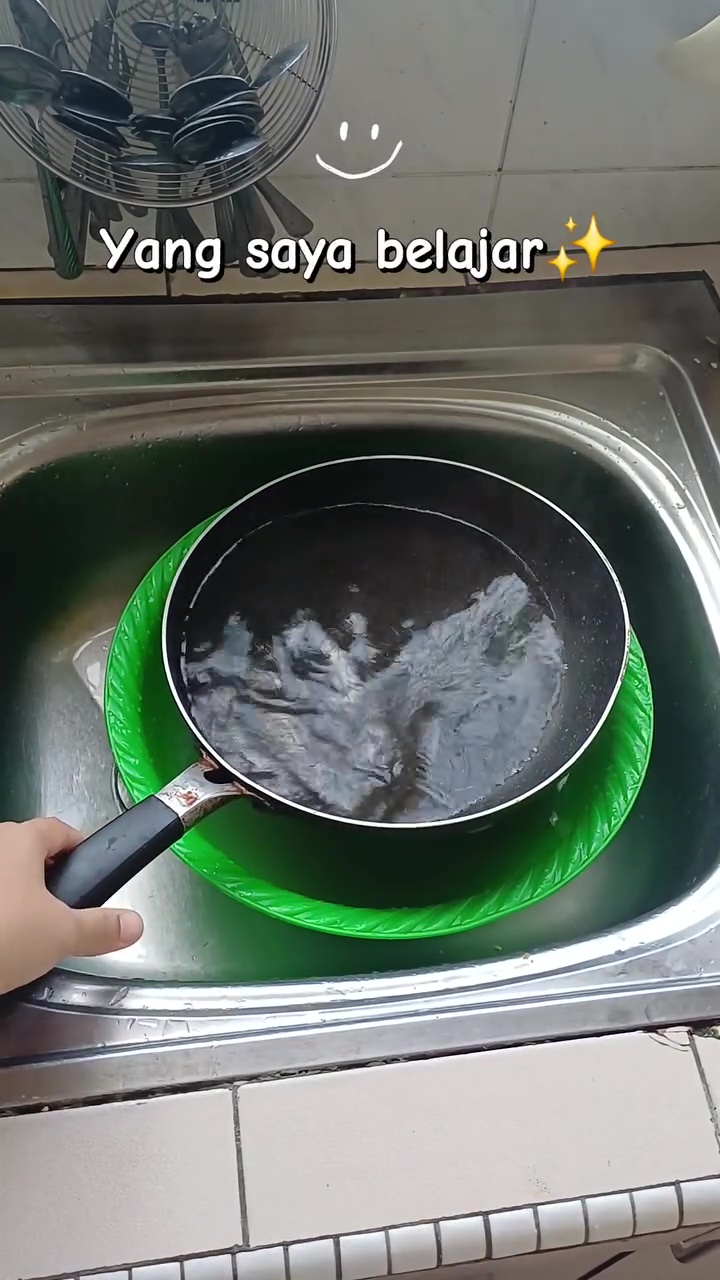 Daging beku tak kunjung lunak meski direndam cuka dan garam? Coba pakai trik baru ini biar antigagal