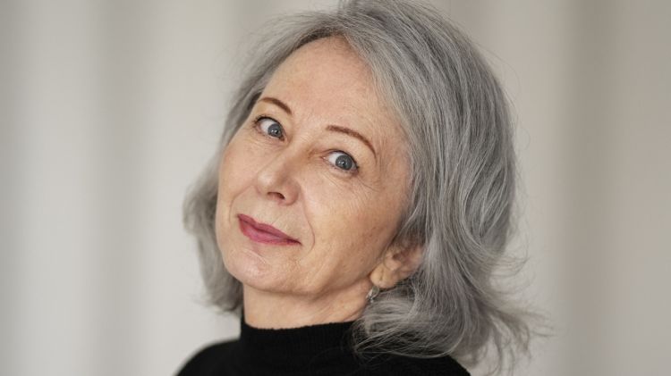 Rambut jadi hitam lagi bak disemir, begini cara menyamarkan uban pakai 1 jenis umbi-umbian