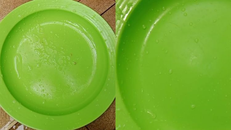 Noda minyak bikin piring plastik jadi licin? Cuma butuh 3 langkah untuk membersihkannya tanpa sabun