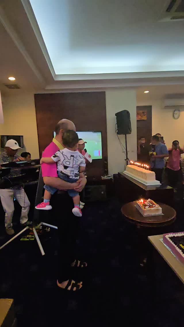 9 Potret perayaan ultah Ari Sigit ke-55, momen istri dan dua mantan istri akur bikin salfok