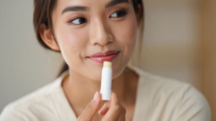 10 Rekomendasi lip balm dengan SPF terbaik untuk cuaca tropis Indonesia, harga di bawah Rp50 ribu