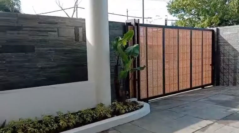 9 Potret rumah mewahnya Denny Caknan ditaksir Rp15 M, suasananya asri dengan aviary mini