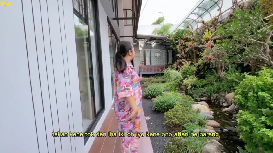 9 Potret rumah mewahnya Denny Caknan ditaksir Rp15 M, suasananya asri dengan aviary mini