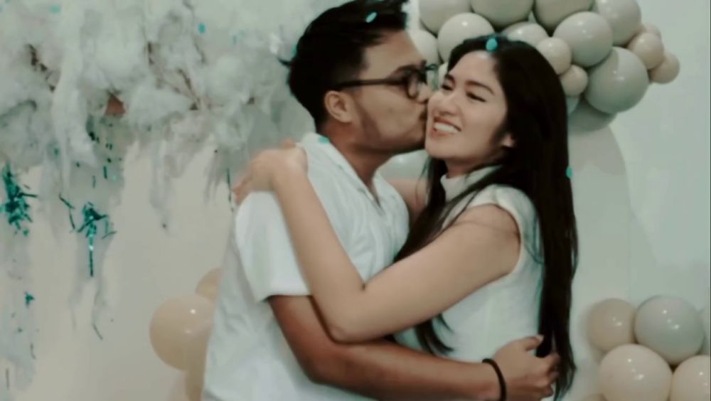 9 Potret Ochi Rosdiana gelar gender reveal sederhana, siap sambut anak pertama laki-laki