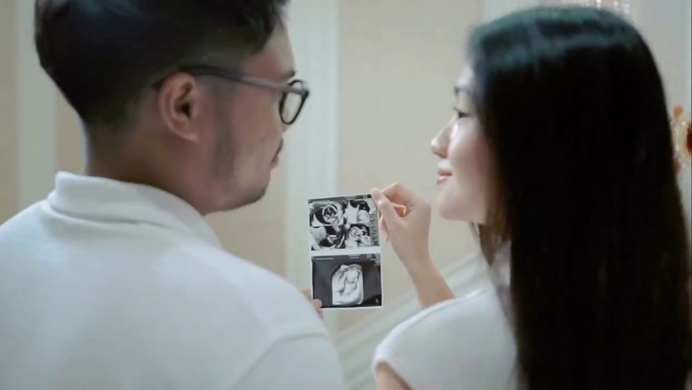 9 Potret Ochi Rosdiana gelar gender reveal sederhana, siap sambut anak pertama laki-laki