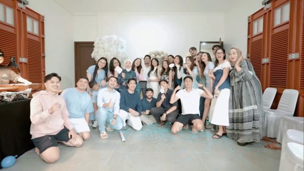 9 Potret Ochi Rosdiana gelar gender reveal sederhana, siap sambut anak pertama laki-laki