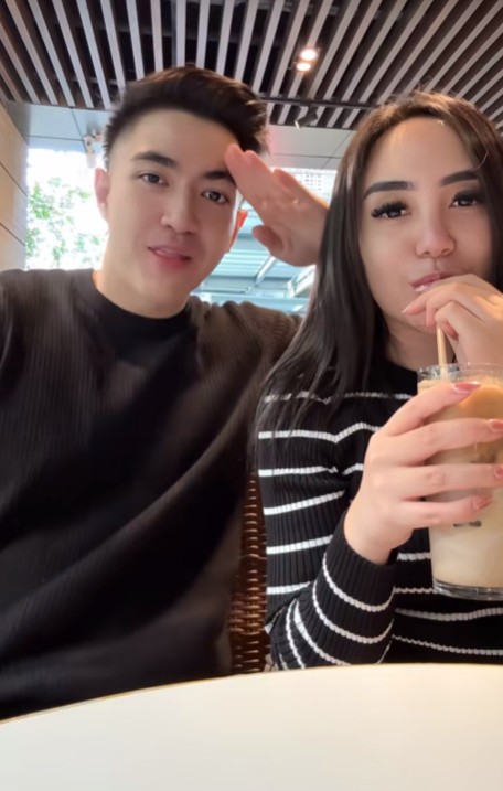 Sudah jadi mantan tetap akur, 7 potret Salmafina Sunan bareng anak pendeta, didoakan balikan