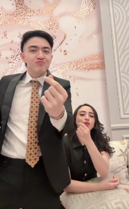 Sudah jadi mantan tetap akur, 7 potret Salmafina Sunan bareng anak pendeta, didoakan balikan