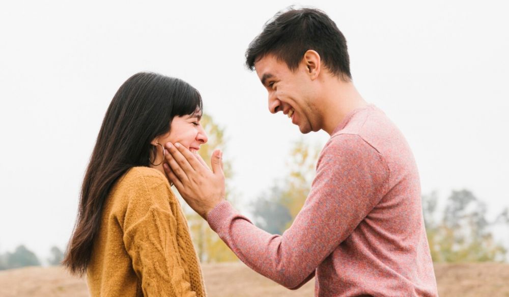 100 Kata-kata lucu Gen Z soal cinta terbaik 2025, receh, satir, tapi bikin senyum sendiri