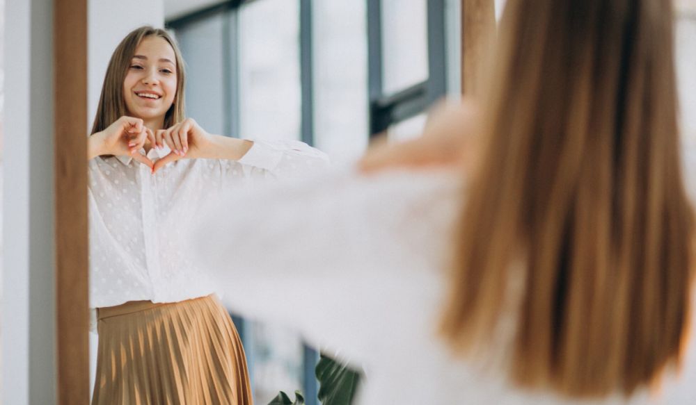 Mengenal perbedaan self-love dan self-obsessed, tren yang hits di kalangan Gen Z