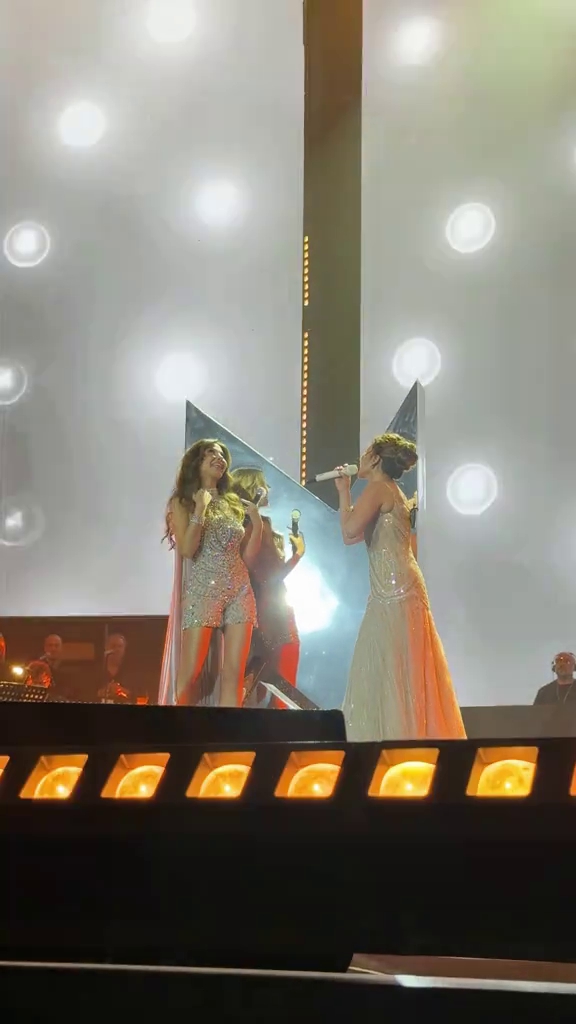 Ketemu dengan idolanya, ini 9 momen bahagia Ayu Ting Ting manggung bareng Nandy Ajram ratu pop Arab