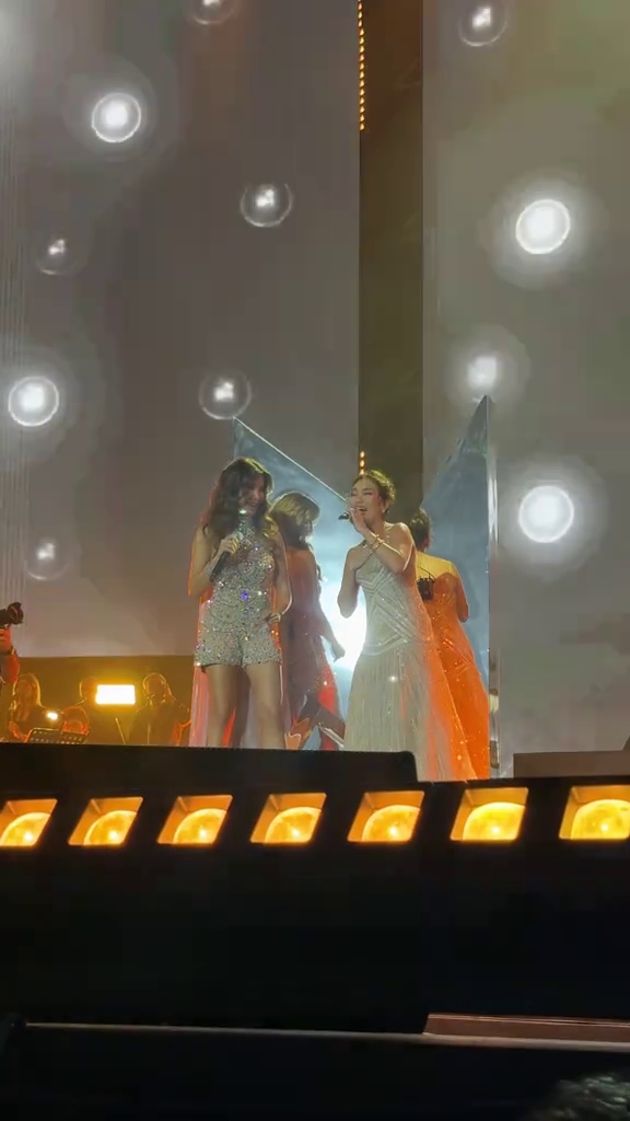 Ketemu dengan idolanya, ini 9 momen bahagia Ayu Ting Ting manggung bareng Nandy Ajram ratu pop Arab