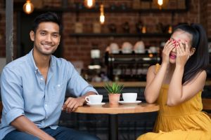 50 Tebak-tebakan cinta sederhana yang bisa jadi kode romantis, manis tapi kocak