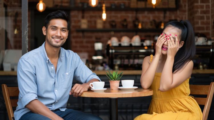 50 Tebak-tebakan cinta sederhana yang bisa jadi kode romantis, manis tapi kocak