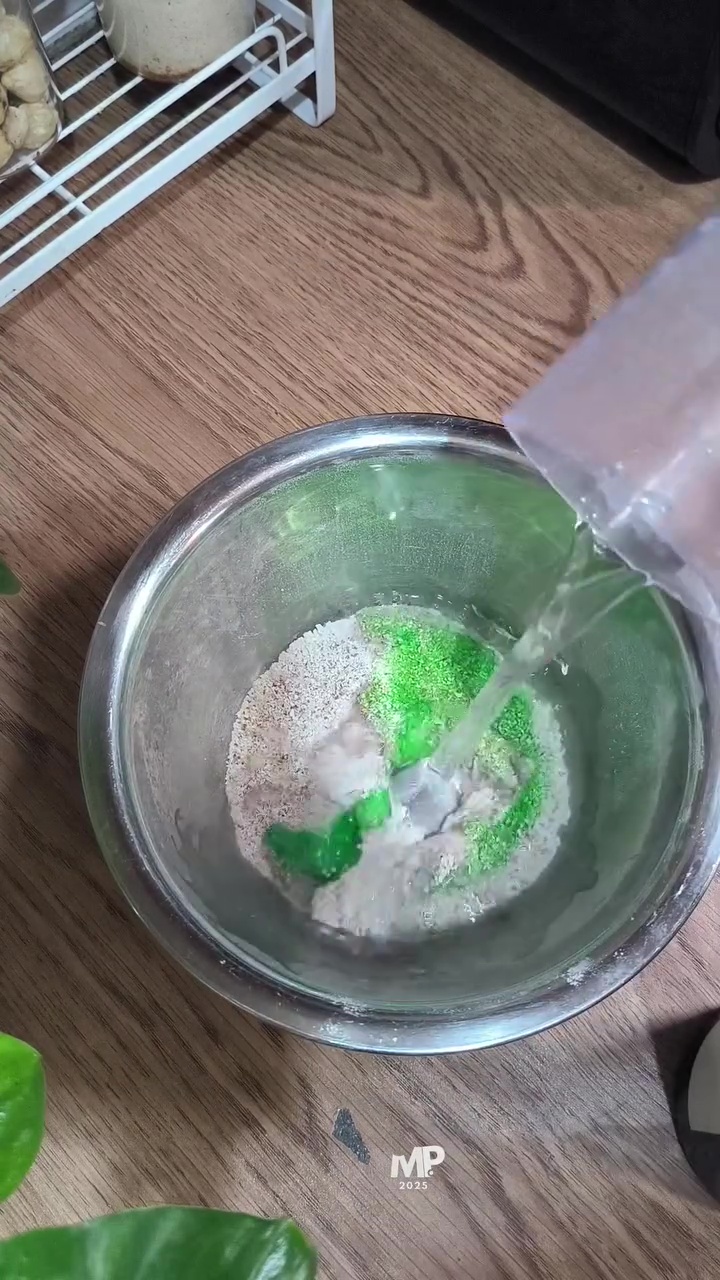 Cara mudah bikin pembersih kerak kloset dari cangkang telur, cuma butuh 3 langkah praktis ini