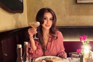 Awet muda bak vampir diusia 51 tahun, lakukan 7 cara ini kalau kamu ingin secantik Diana Pungky