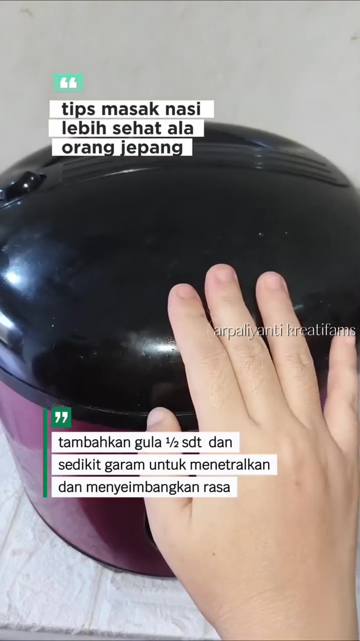 Wanita ini masak nasi pakai cuka biar tak cepat basi, ada tambahan 2 bumbu dapur biar rasanya enak