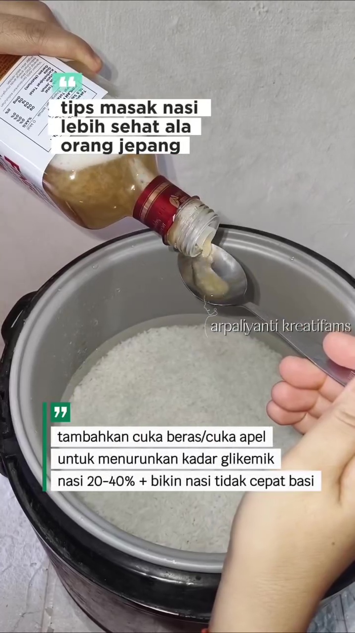 Wanita ini masak nasi pakai cuka biar tak cepat basi, ada tambahan 2 bumbu dapur biar rasanya enak