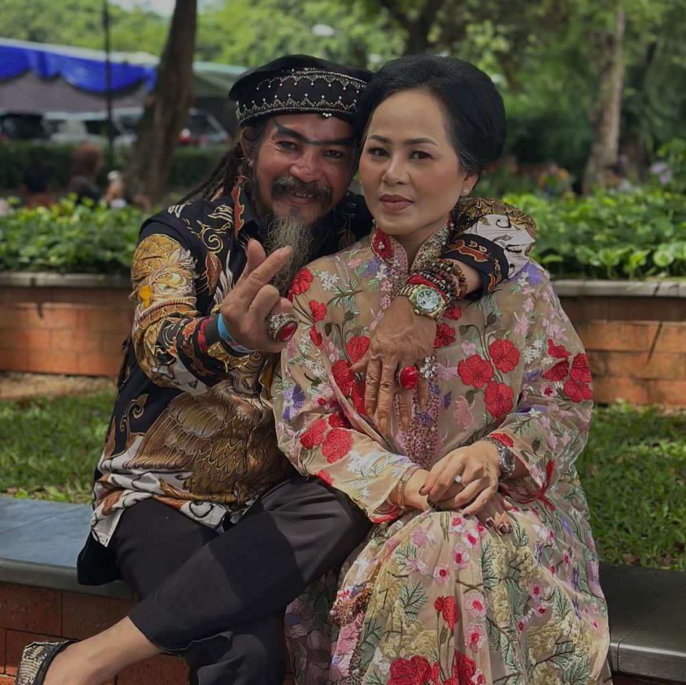 9 Potret Limbad hadiri wisuda S2 anaknya Cecillia Gina, dikenal garang ternyata family man