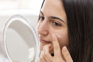 Cara praktis bikin kulit cerah dan halus, pori-pori kecil tanpa komedo cuma dengan 1 jenis tepung