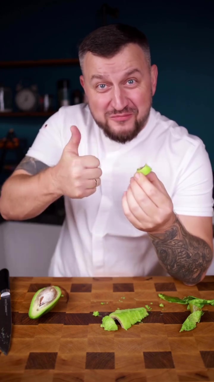 Bukan diperam berhari-hari, chef ini bagikan cara cepat mematangkan alpukat dalam 10 menit